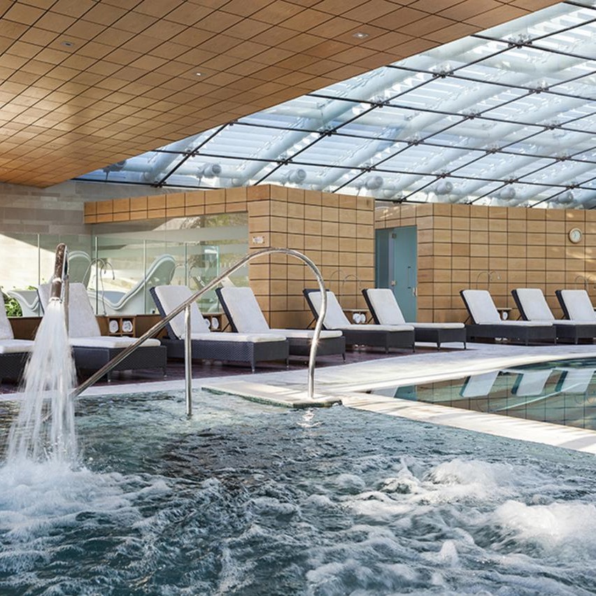 LUCKNAM PALACE SPA